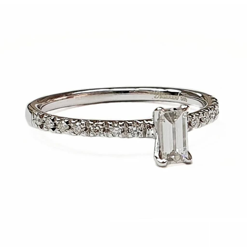 Диамантен пръстен с форма Багет 0,29 карата