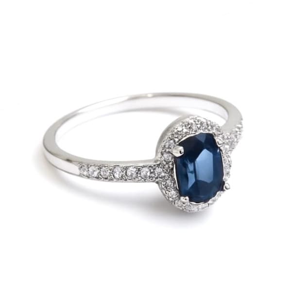 Пръстен от бяло злато с топаз и диаманти