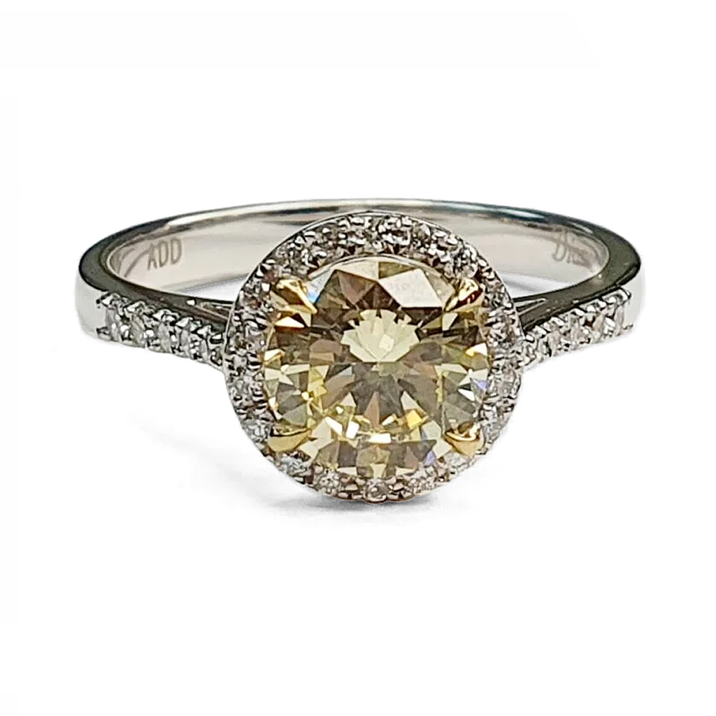 Godezhen Prasten S Topaz I Diamanti Ot Byalo Zlato 14 K