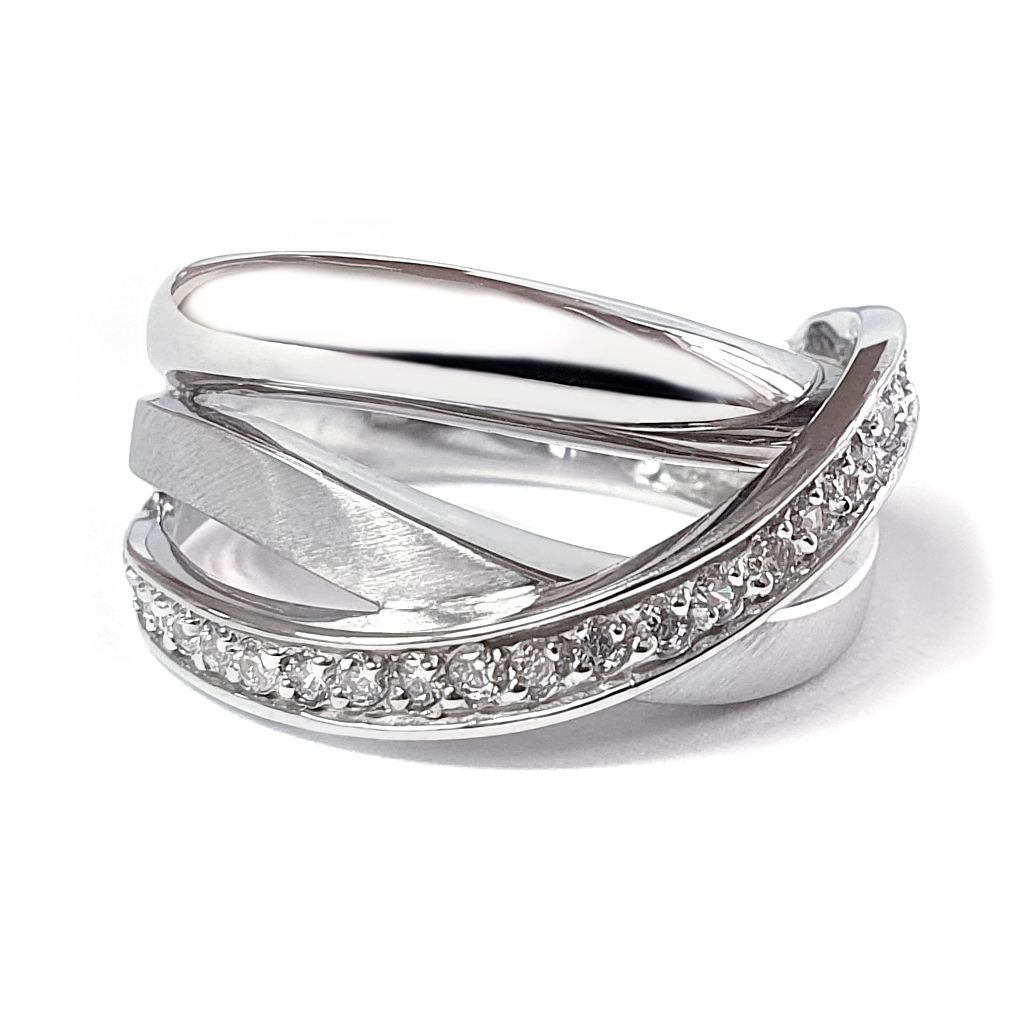 Prasten S Preplitasthi Se Elementi Ot Byalo Zlato 14 K I Czirkoni